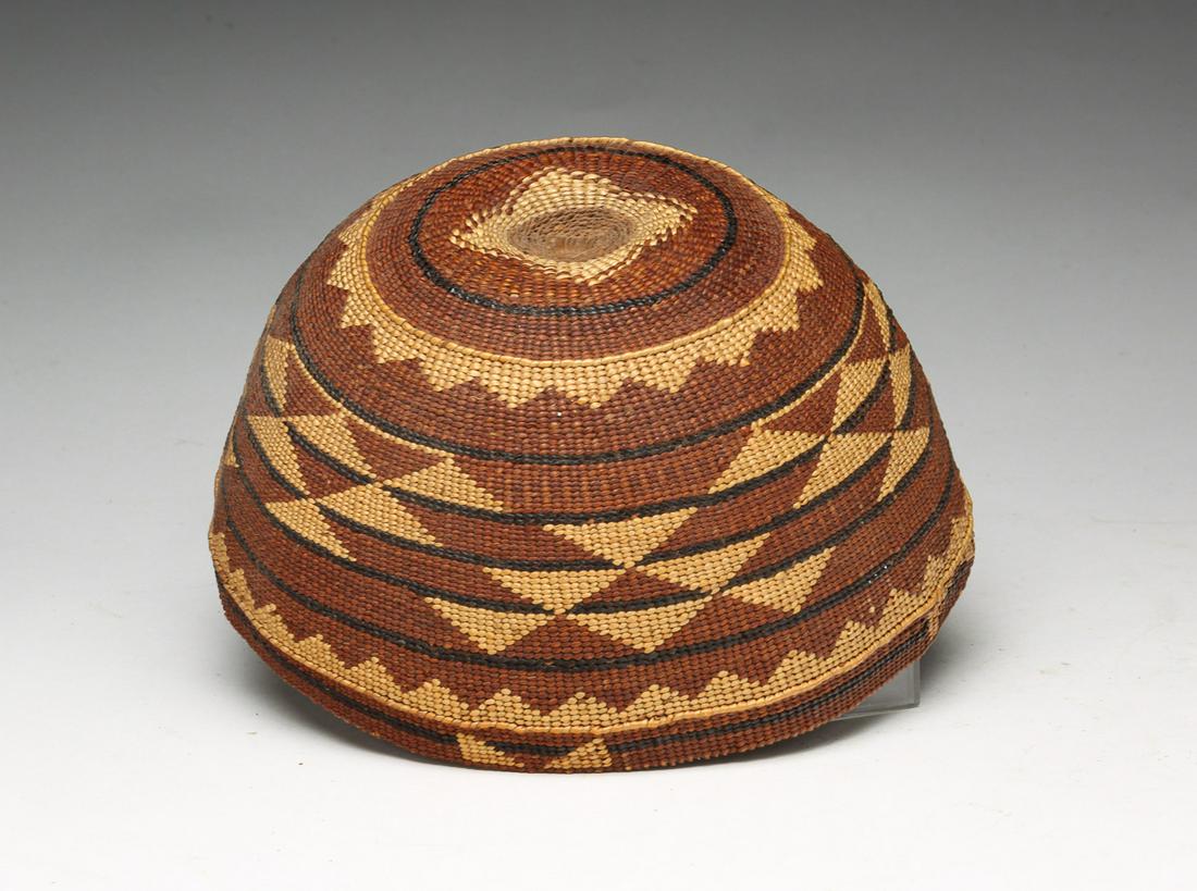 NATIVE AMERICAN BASKETRY HAT. (1 of 4)