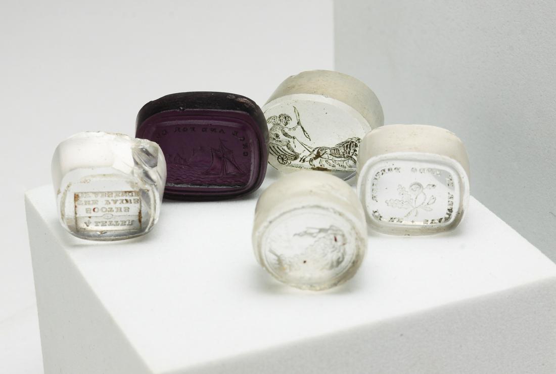 VINTAGE CARVED CRYSTAL STAMP SEAL GROUP. (1 of 6)
