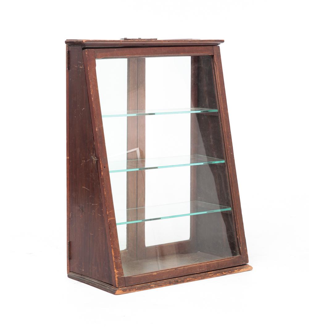 AMERICAN COUNTER TOP DISPLAY CASE. (1 of 7)