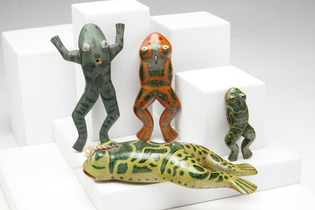 FIVE FROG ICE FISHING DECOYS/FOLKSY CARVINGS. (1 of 2)