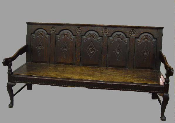 ENGLISH QUEEN ANNE SETTLE. Oak with an o - 2