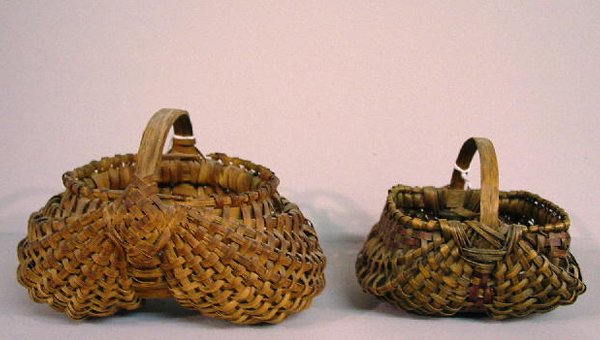 TWO SMALL WOVEN SPLINT BUTTOCKS BASKETS.: TWO SMALL WOVEN SPLINT BUTTOCKS BASKETS. Both have an old finish. Eighteen rib example with a few broken splints. 7 1/2"l. 5 1/8"h. Smaller example has red bands and twelve ribs. 5 1/2"l. 4 1/4"h.