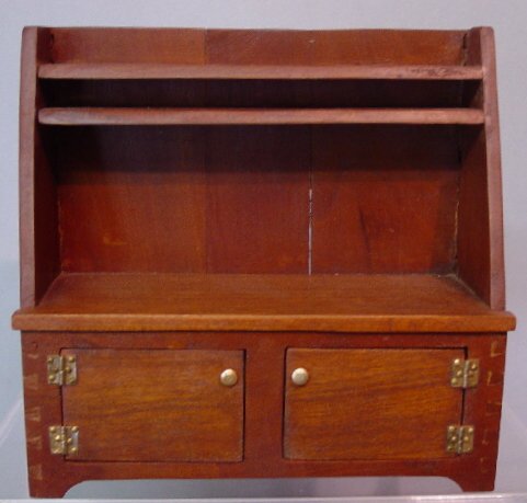 TWO PIECES OF MINIATURE FURNITURE. Conte - 2