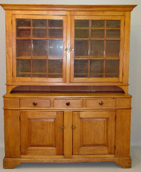 COUNTRY CHIPPENDALE TWO-PIECE WALL CUPBO