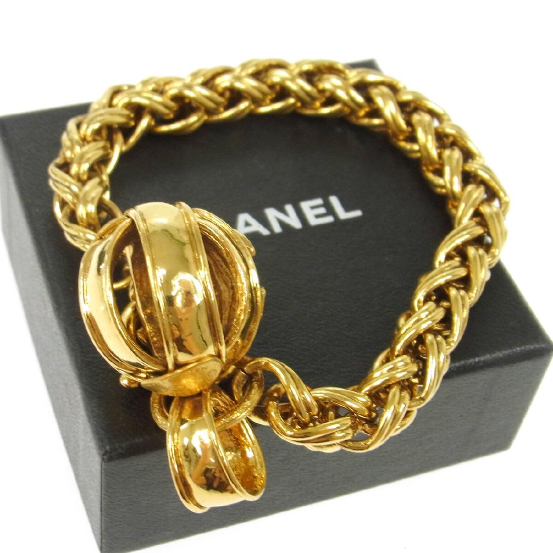 CHANEL CC Chain Bracelet: Brand: Chanel Country of Manufacture: France Length (inches): 7.9 Metal: Gold-tone Main Color: Gold Style: Chain/Link All Bidhaus items come with an Authenticity Guarantee. Unless specified above, ite
