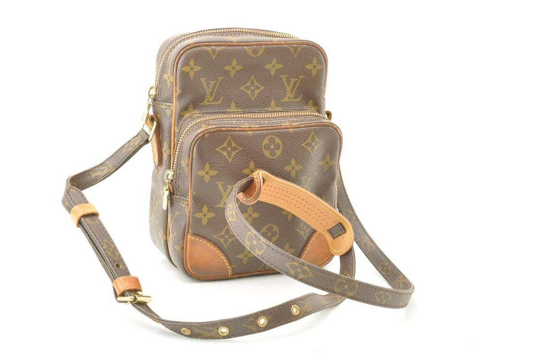 LOUIS VUITTONShoulder Bag: Brand: LOUIS VUITTON Material: Monogram Canvas Color: Monogram Size: W5.9 x H8.3 x D3.1" / Shoulder Strap Drop 18.9-21.7"(Approx) Made In: France Comes with: There is no item box and dust bag. We will