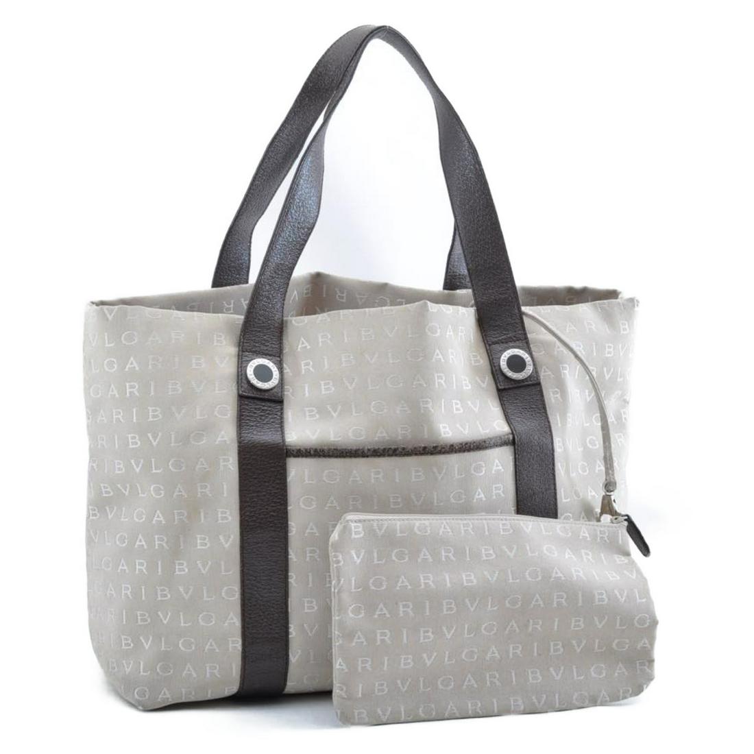 Authentic BVLGARI Canvas Tote Bag: Brand: BVLGARI Material: Canvas Style: Tote Bag Color: White Size(inch): W11.41 x H9.84 x D3.93inch(Approx) Country of Origin: Italy Accessory: Pouch All Bidhaus items come with a 100% money-back auth
