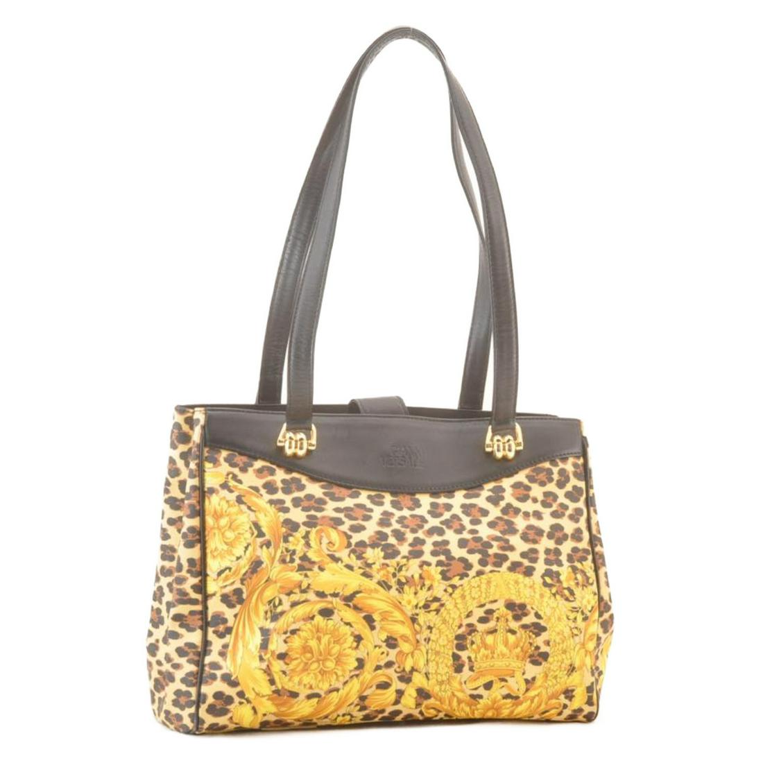 Authentic Gianni Versace Leopard Canvas Shoulder Bag: Brand: Gianni Versace Style: Shoulder Bag Material: Canvas Color: Yellow Size (Inches): W12.59 X H9.84 X D3.93Inch(Approx) Exterior Condition: Canvas : Minor Rubbing, Signs Of AgingLeather : Minor Rub