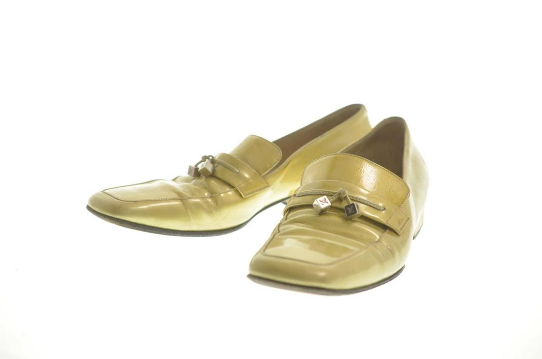 Authentic Louis Vuitton Shoes: Brand: Louis Vuitton Style: Shoes Material: Enamel Color: Yellow Size (Inches): Us Shoe Size : 7(Women'S) Exterior Condition: Loose Shape, Wrinkle, Rubbing, Signs Of Aging, Scratches Interior Conditio