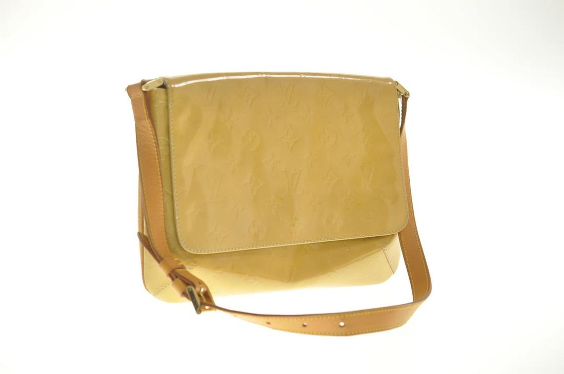 Authentic LOUIS VUITTON Vernis Thompson Street Shoulder: Brand: LOUIS VUITTON Material: Patent Leather Style: Shoulder Bag Color: Beige Size(inch): W10.2 x H7.9 x D2.0â€³ / Shoulder Strap Drop 9.4-11.8cm(Approx) Country of Origin: France Accessory: Ther