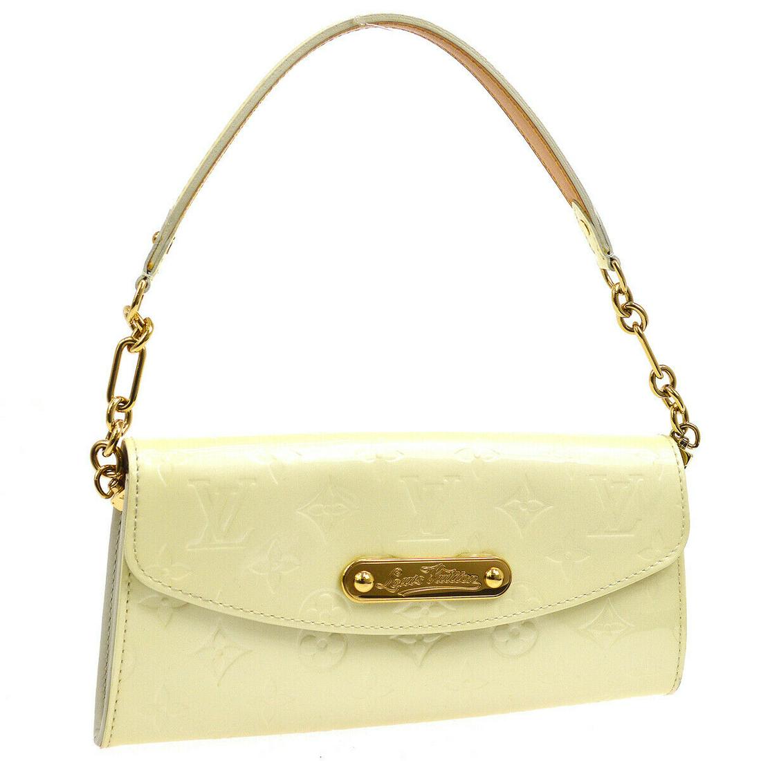 Authentic LOUIS VUITTON Sunset Boulevard Shoulder Bag: Brand: LOUIS VUITTON Material: Patent Leather Style: Shoulder Bag Color: Perle Size(inch): W9.4 x H1.2 x D4.7 " / Strap Drop: 6.7 Come with: Dust Bag, Manual, Box All Bidhaus items come with a 100% mo