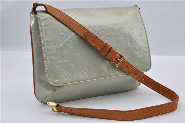 Authentic LOUIS VUITTON Monogram Vernis Thompson Street: Brand: LOUIS VUITTON Material: Patent Leather Style: Shoulder Bag Color: Light Green Size(inch): W10.6 x H8.3 x D2.8"(Approx) /Strap Drop 9.8-12.2"(Approx) Country of Origin: Spain Accessory: There is