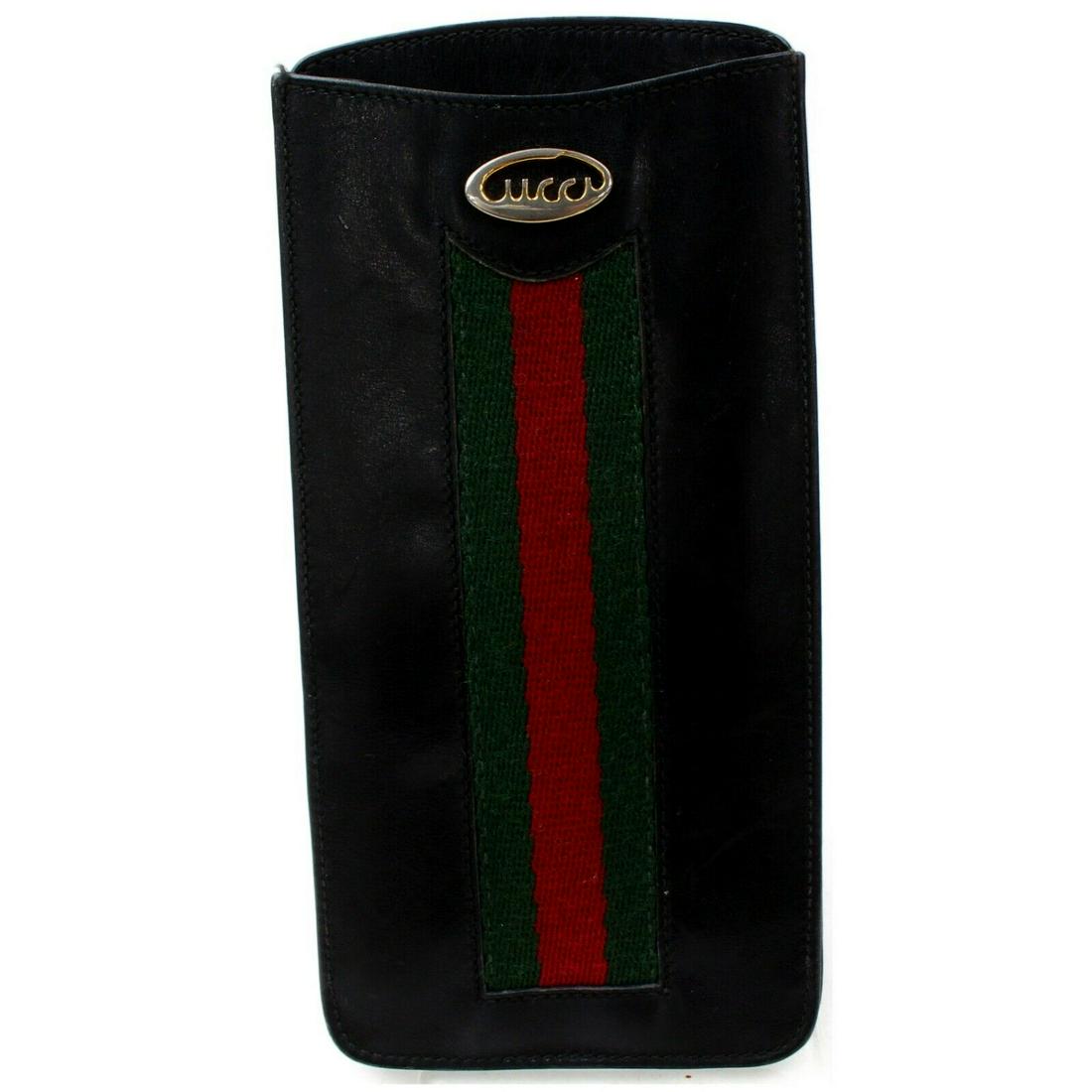 Authentic VINTAGE GUCCI Leather Eye Glasses Case: Brand: VINTAGE GUCCI Material: Leather Style: Eye Glasses Case Color: Black Size(inch): W3.54 inch(approx) /9 cm(approx) x H3.14 inch(approx) /8 cm(approx) x D0.19 inch(approx) /0.5 cm(approx) " Count