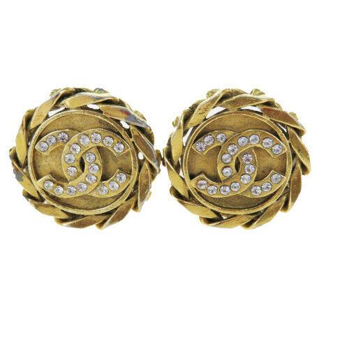 Authentic CHANEL Coco Mark 23 Rhinestone Metal Clip: Brand: CHANEL Material: Metal Color: Gold Size (HxWxD): 30mm x 30mm x 15mm / 1.18'' x 1.18'' x 0.59'' Country of Origin: Unknown All Bidhaus items come with a 100% money-back authenticity guarantee. P