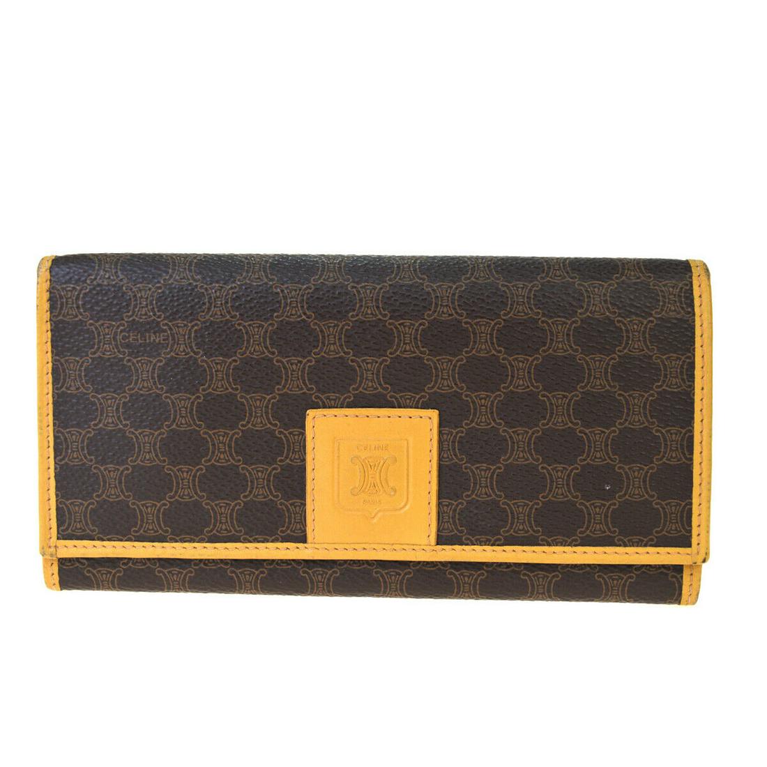 Authentic CELINE PVC Leather Wallet: Brand: CELINE Material: PVC Leather Style: Wallet Color: Brown Size(inch): W 7.1 x H 3.7 x D 0 "(approx.) Country of Origin: Italy Come with: - All Bidhaus items come with a 100% money-back authentici