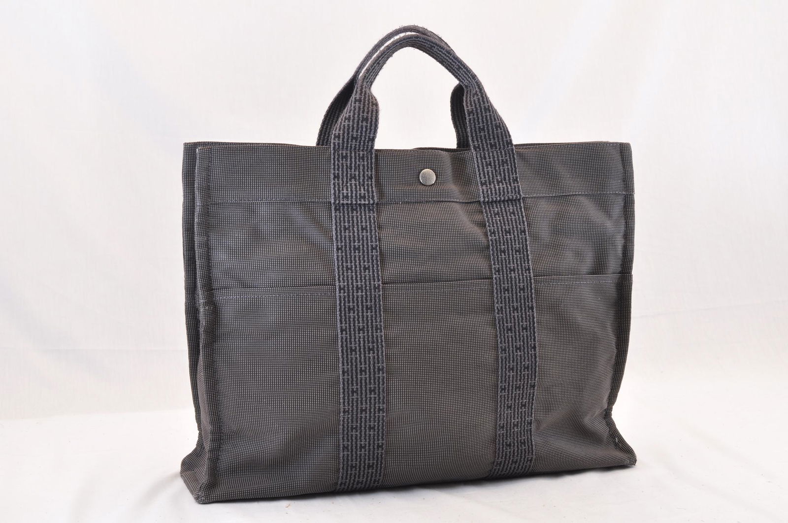 Authentic HERMES 100% Cotton Tote Bag: Brand: HERMES Material: 100% Cotton Style: Tote Bag Color: DarkGrey Size(inch): W16.5 x H11.8 x D3.9â€³(Approx) Country of Origin: France Accessory: There is no item box and dust bag. We will send