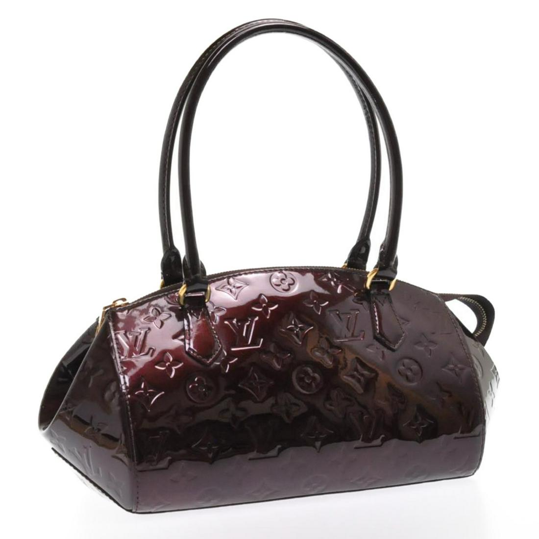 Authentic LOUIS VUITTON TOTE Patent Leather Shoulder: Brand: LOUIS VUITTON Material: Patent Leather Style: Shoulder Bag Color: Amarrant Size(inch): W10.62 x H6.69 x D4.72inch / Shoulder Drop 7.08inch(Approx) Country of Origin: France Accessory: Dust Bag 