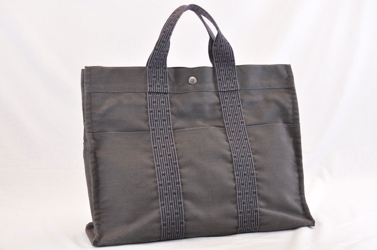 Authentic HERMES 100% Cotton Tote Bag: Brand: HERMES Material: 100% Cotton Style: Tote Bag Color: DarkGrey Size(inch): W16.5 x H11.8 x D3.9â€³(Approx) Country of Origin: France Accessory: There is no item box and dust bag. We will send