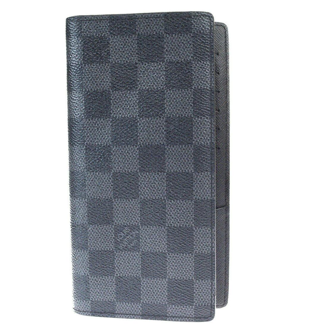 Authentic LOUIS VUITTON Damier Graphite Leather Wallet: Brand: LOUIS VUITTON Material: Damier Graphite Leather Style: Wallet Color: Gray Size(inch): W 3.9 x H 7.5 x D 0 "(approx.) Country of Origin: France Come with: - All Bidhaus items come with a 100% mo