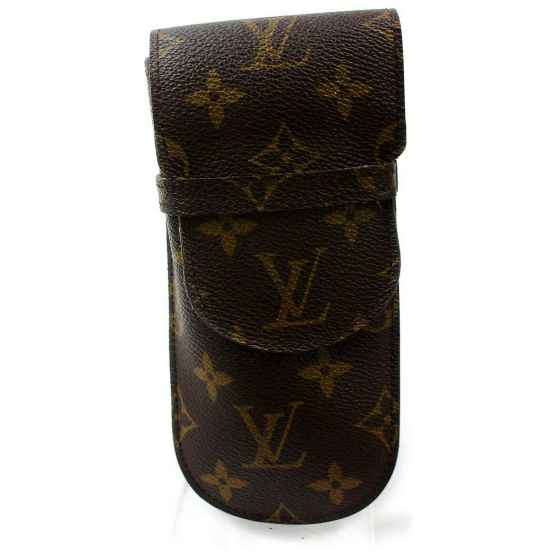 Authentic LOUIS VUITTON Monogram Eye Glasses Case: Brand: LOUIS VUITTON Material: Monogram Style: Eye Glasses Case Color: Browns Size(inch): W3.14 inch(approx) /8 cm(approx) x H6.49 inch(approx) /16.5 cm(approx) x D1.37 inch(approx) /3.5 cm(approx) " 