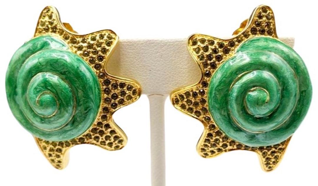 Authentic Guy Laroche Green Enamel Snail Shell: Brand: Category: Earrings Fastening: Style: Materials: Size: Hallmark: Other Remarks: All Bidhaus items come with a 100% money-back authenticity guarantee. ALL SALES ARE FINAL. Please refer to images