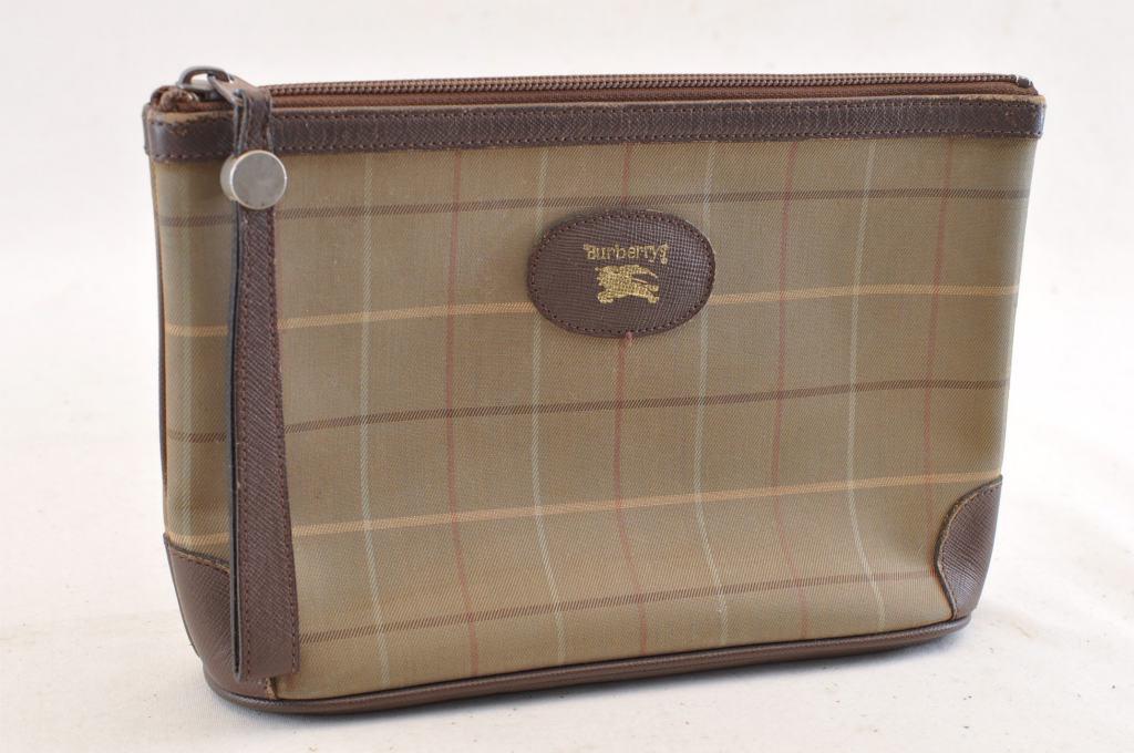 Authentic BURBERRYS Canvas Clutch Bag: Brand: BURBERRYSMaterial: CanvasStyle: Clutch BagColor: Nova CheckSize(inch): W8.66 x H5.9 x D2.16inch(Approx)Country of Origin: â€“Accessory: There is no item box and dust bag. We will send only