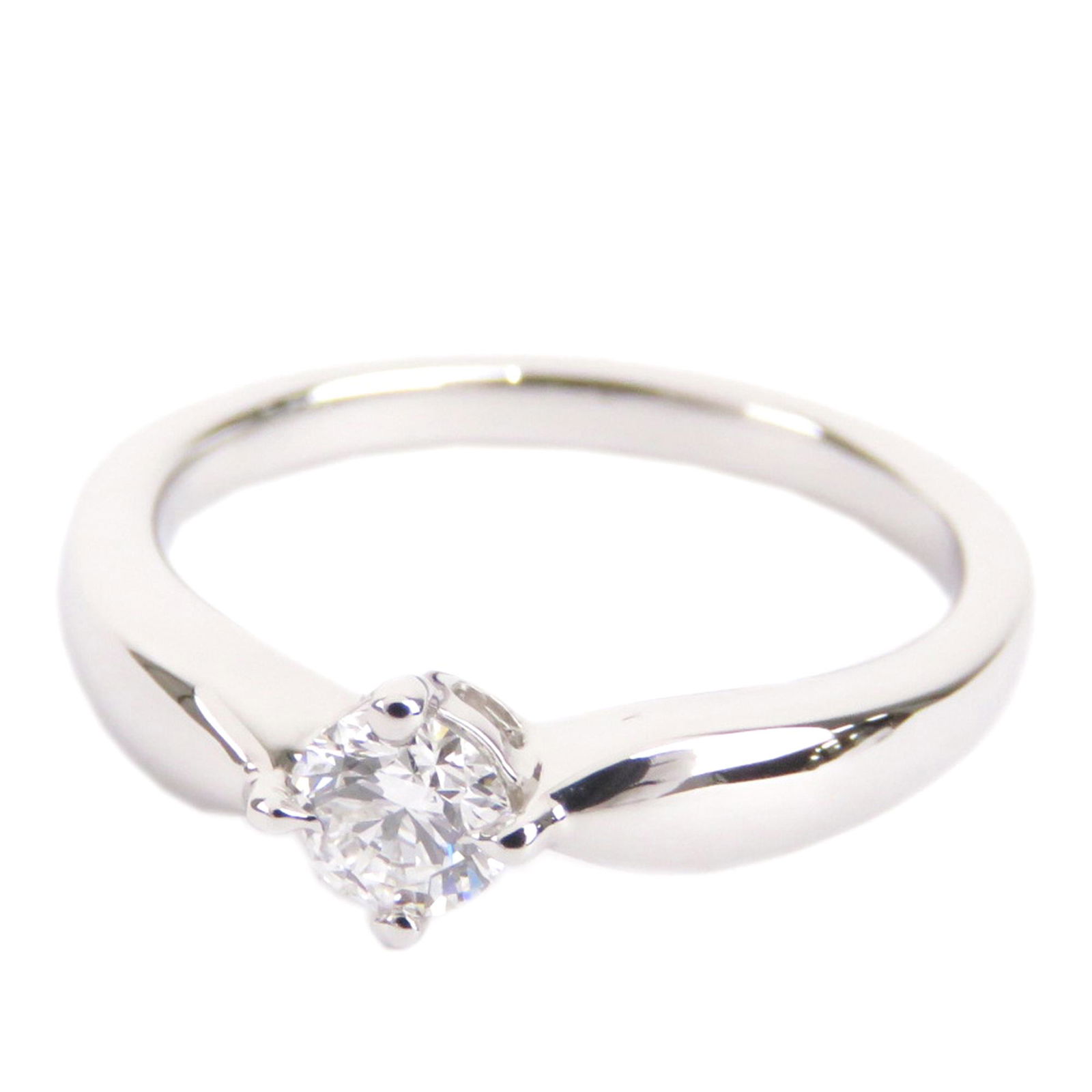 Authentic Bvlgari Dedicata A Venezia Ring: The Dedicata a Venezia ring features diamonds set in a PT950 hardware. Weight about 4.1 g.Brand: Bvlgari Model: Dedicata a Venezia Ring Origin: Italy Style: Others Category: Ring Color: Silver Materia