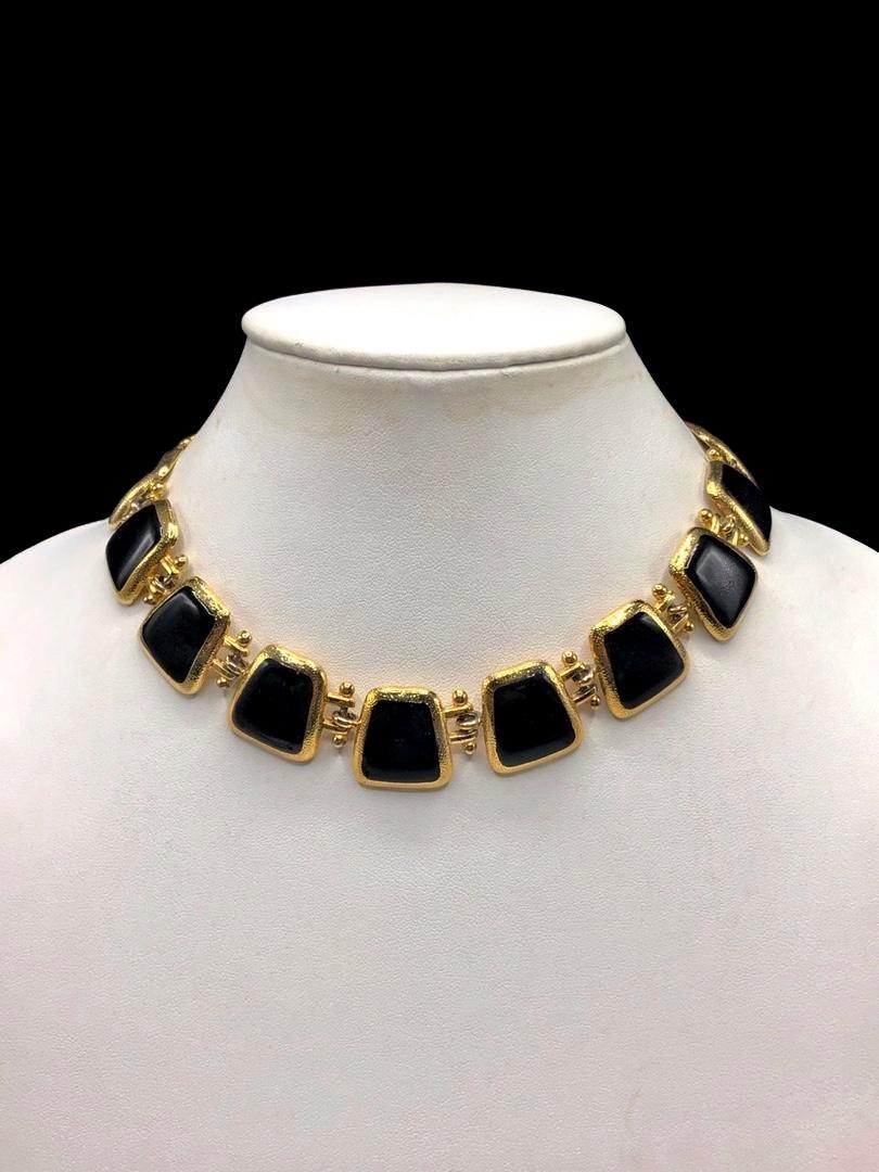 Authentic Anne Klein Gold/Black Enamel Necklace.: Brand: Anne KleinMaterial: GoldStyle: Necklace color: Gold/BlackClass: T-bar/ Jump rings Diameter(inch): 17 L x 1 WCountry of Origin: New YorkAll Bidhaus Items come with a 100% money-back authenticity
