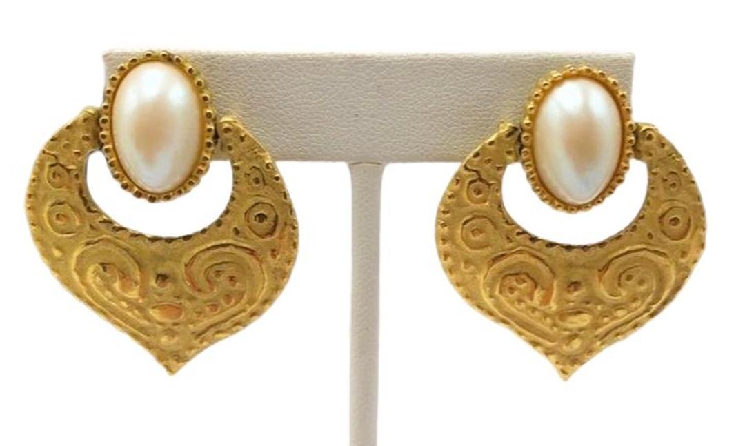 Authentic Givenchy Grecian Inspired Dangle Hoop: Brand: Givenchy Category: Earrings Fastening: Pierced, Post Style: Hoop Materials: Costume Metal, Simulated Pearl Size: Hallmark: Yes Other Remarks: All Bidhaus items come with a 100% money-back authe