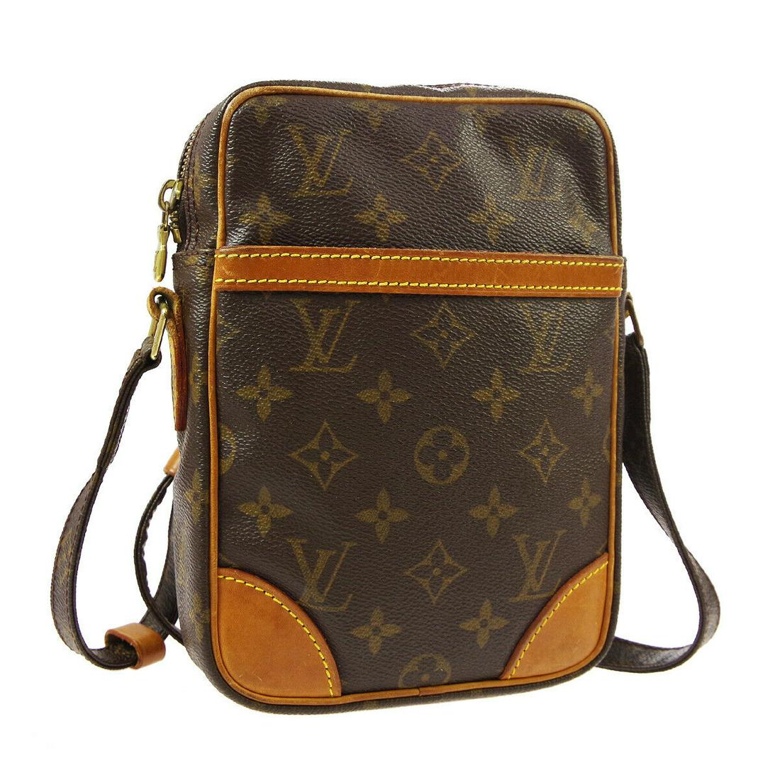 Authentic LOUIS VUITTON Monogram Canvas, Leather: Brand: LOUIS VUITTON Material: Monogram Canvas, Leather Style: Crossbody Color: Brown Size(inch): W6 in x H8 in x D2 in " Size(inch): W 5.9 x H 8.3 x D 1.8 "Strap Drop. 18.5 - 22.0 " Country of Origin