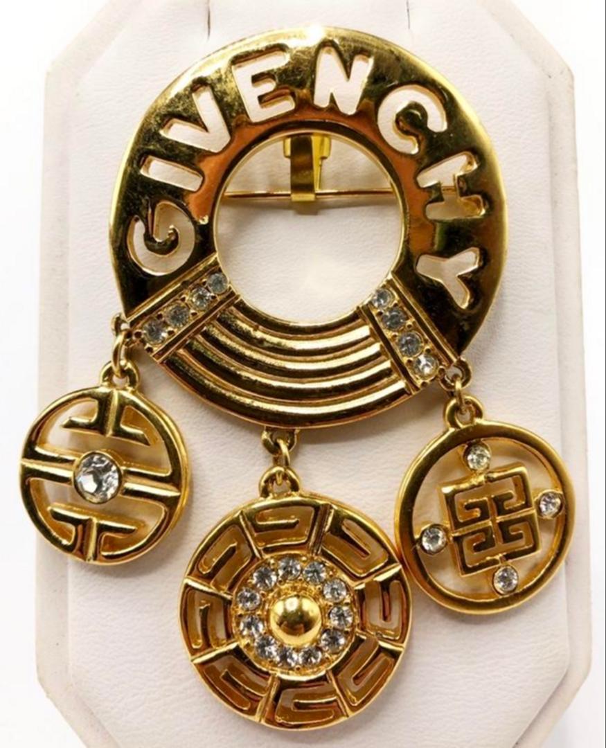 Authentic Givenchy Dangle Coin Monogram Pin: Brand: Style: Hallmark:: Fastening: Category: Brooch Materials: Size: Other Remarks: All Bidhaus items come with a 100% money-back authenticity guarantee. ALL SALES ARE FINAL. Please refer to images c