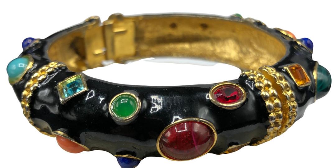 Authentic Kenneth Lane Simulated Gemstone And Enamel: Brand: Kenneth Lane Style: Clamper Bracelet Hallmark:: Fastening: Clip Bangle Category: Bracelet Materials: Simulated Gemstones, Enamel Size: Other Remarks: All Bidhaus items come with a 100% money-ba