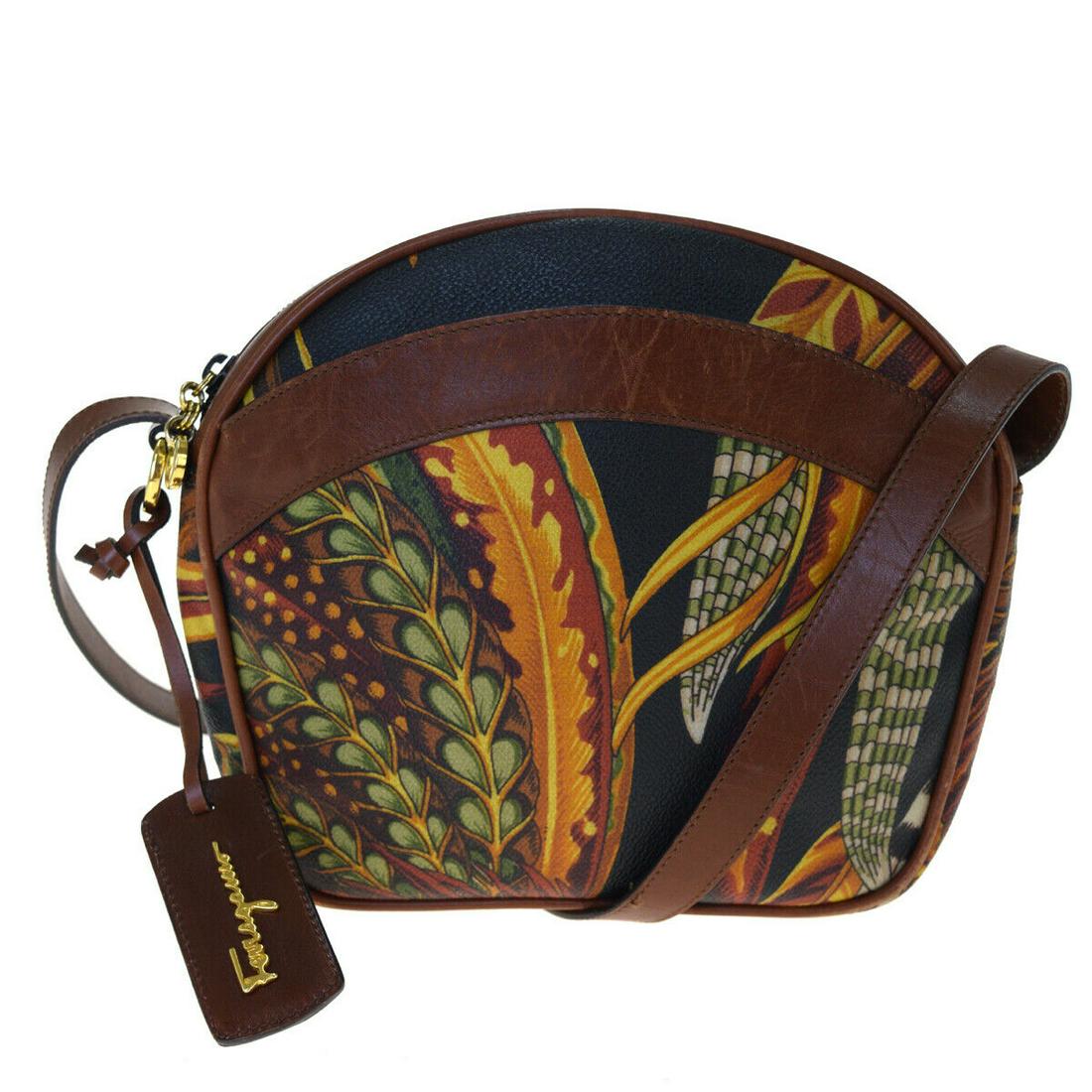 Authentic SALVATORE FERRAGAMO PVC Shoulder bag: Brand: SALVATORE FERRAGAMO Material: PVC Style: Shoulder bag Color: Brown Size (HxWxD): 22cm x 18cm x 6cm / 8.66'' x 7.08'' x 2.36'' Country of Origin: Italy All Bidhaus items come with a 100% money-b