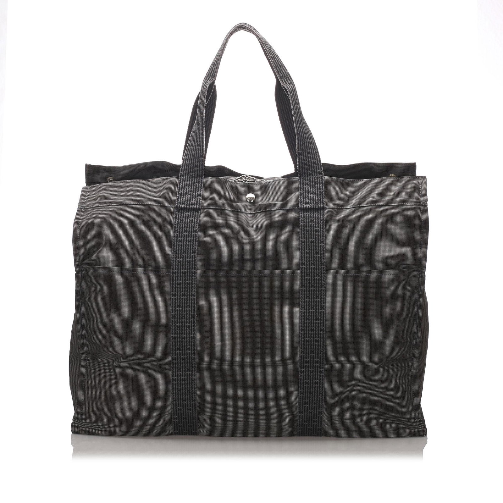 Authentic Hermes Fourre Tout Tgm: The Fourre Tout TGM tote features a canvas body, front and back exterior slip pockets, flat straps, a top zip closure, and an interior zip compartment.Brand: Hermes Model: Fourre Tout TGM Origin: Fran