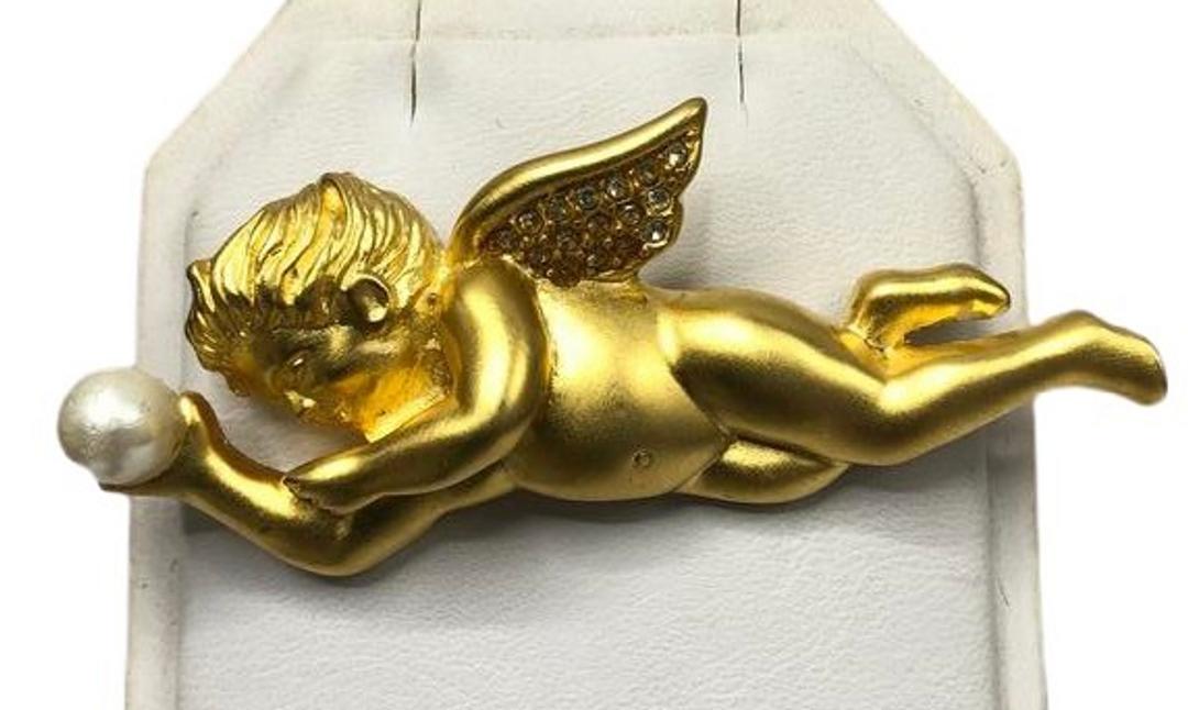 Authentic Bob Mackie Gold Plated W/ Rhinestones Cherub: Brand: Bob Mackie Style: Brooch, Pin Hallmark:: Yes Fastening: Pin Category: Brooch Materials: Gold Plated, Rhinestone, Simulated Pearl Size: Other Remarks: All Bidhaus items come with a 100% money-ba