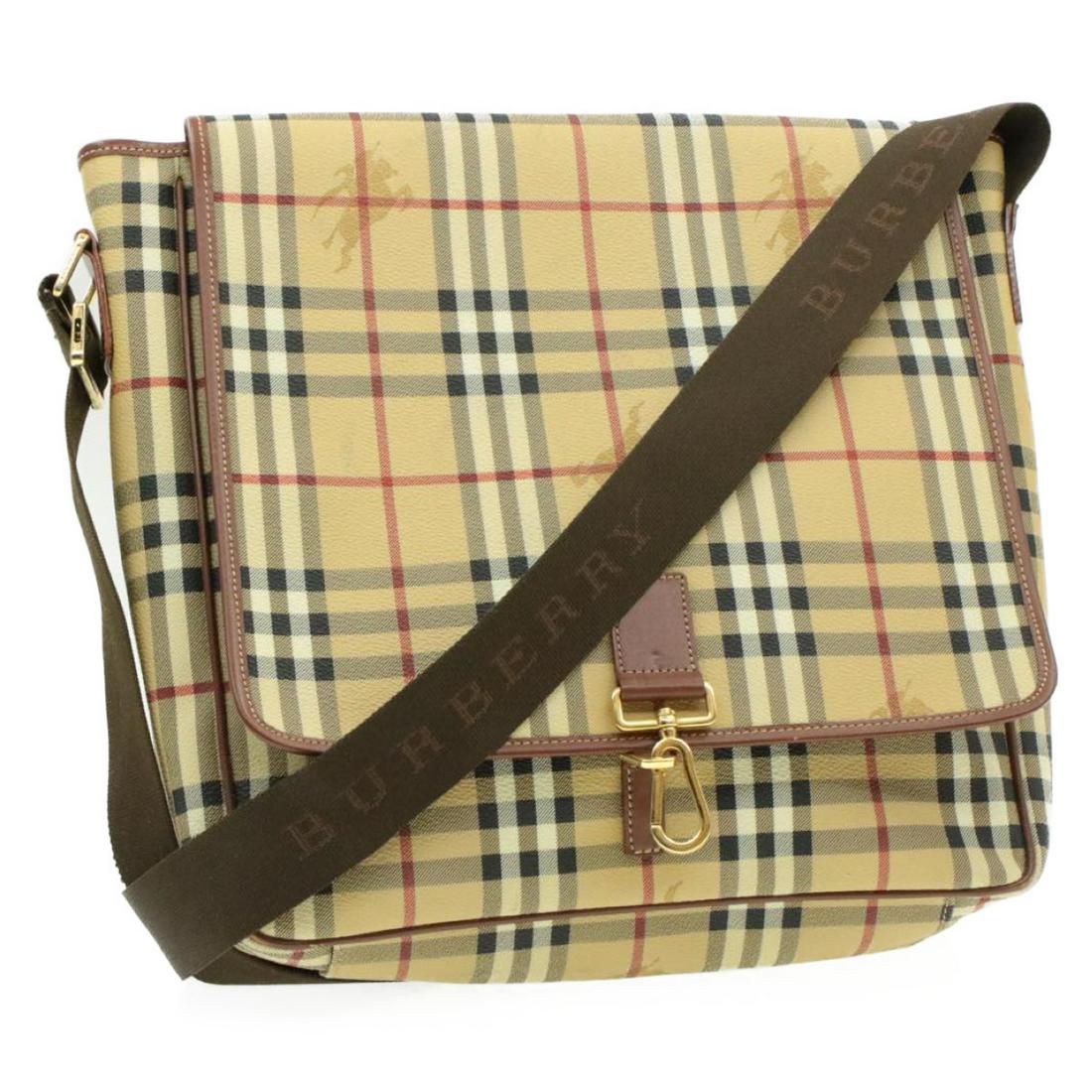Authentic BURBERRY PVC Leather Shoulder Bag: Brand: BURBERRY Material: PVC Leather Style: Shoulder Bag Color: Beige Size(inch): W11.02 x H11.81 x D3.93inch / Shoulder Drop 11.02-24.4inch(Approx) Country of Origin: Italy Accessory: â€“ All B