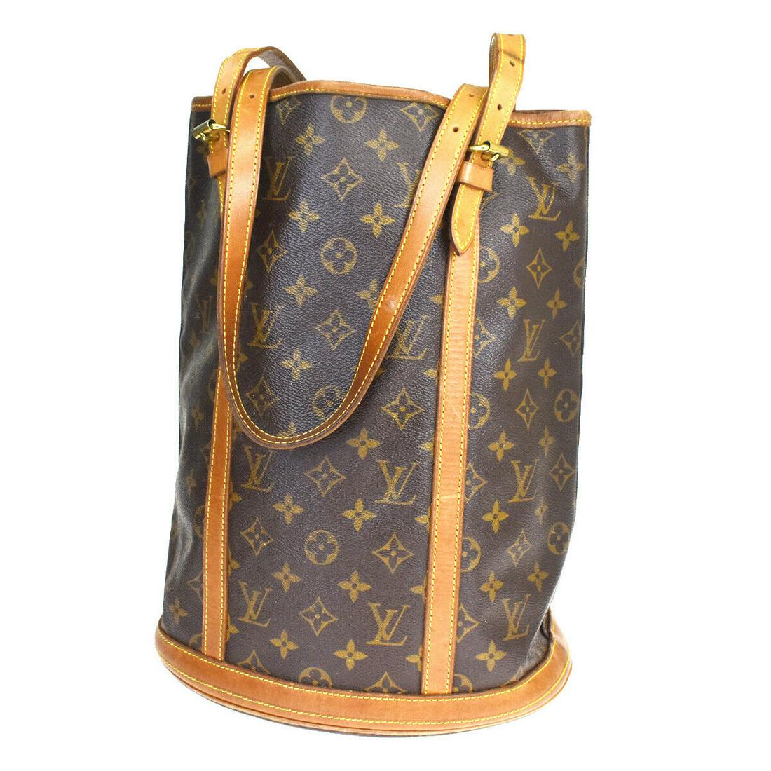 Authentic LOUIS VUITTON BUCKET GM Monogram,Leather: Brand: LOUIS VUITTON Material: Monogram,Leather Style: Shoulder bag Color: Brown Size(inch): W 10.6 x H 13.8 x D 7.9 "(approx.) Country of Origin: France Come with: - All Bidhaus items come with a 100