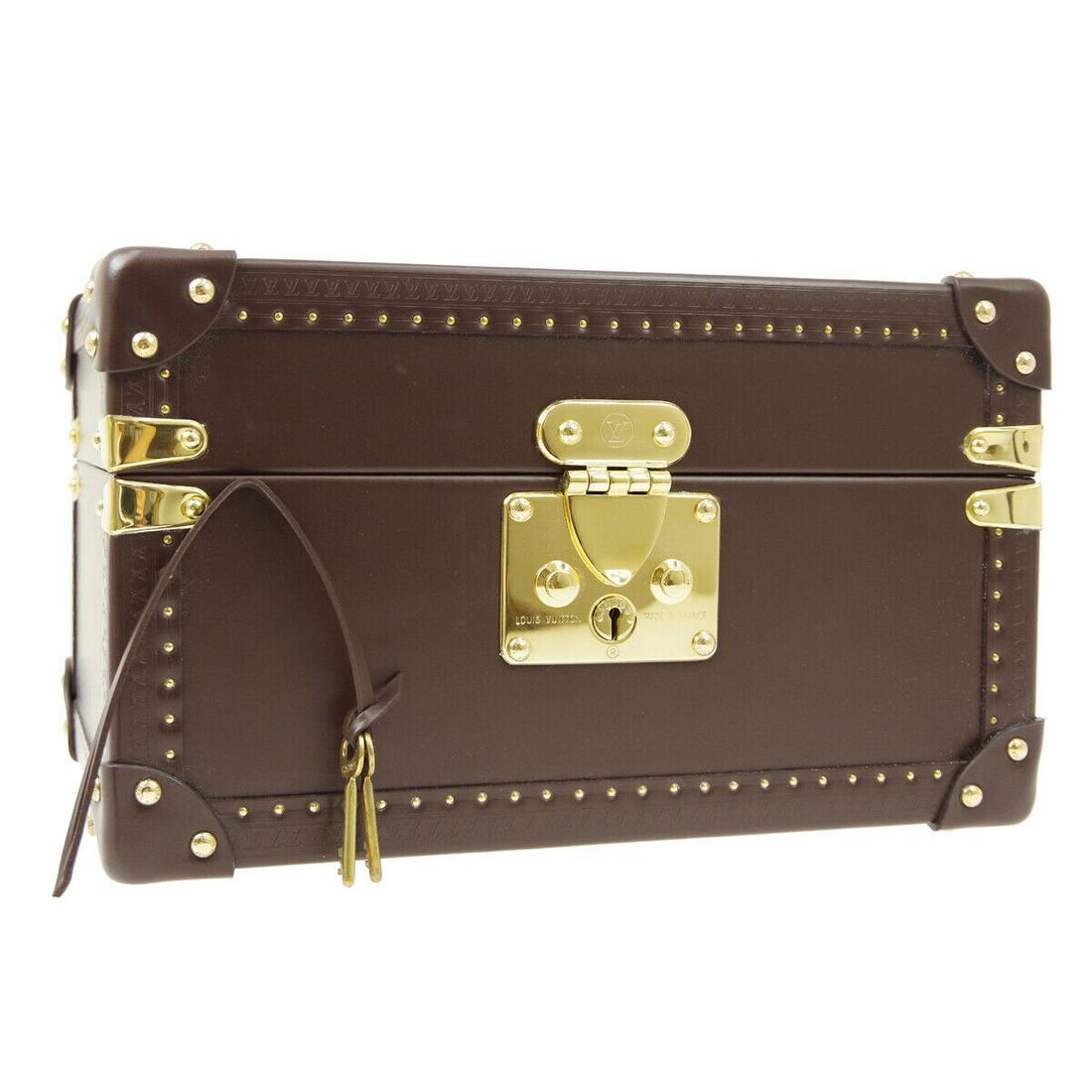 Authentic LOUIS VUITTON Leather JEWELRY BOX: Brand: LOUIS VUITTON Material: Leather Style: JEWELRY BOX Color: Brown Size(inch): W12.6 x H7.5 x D8.7 " Size(inch): W 12.6 x H 7.5 x D 8.7 " Country of Origin: France Come with: Keys*2, Manual,Unopen