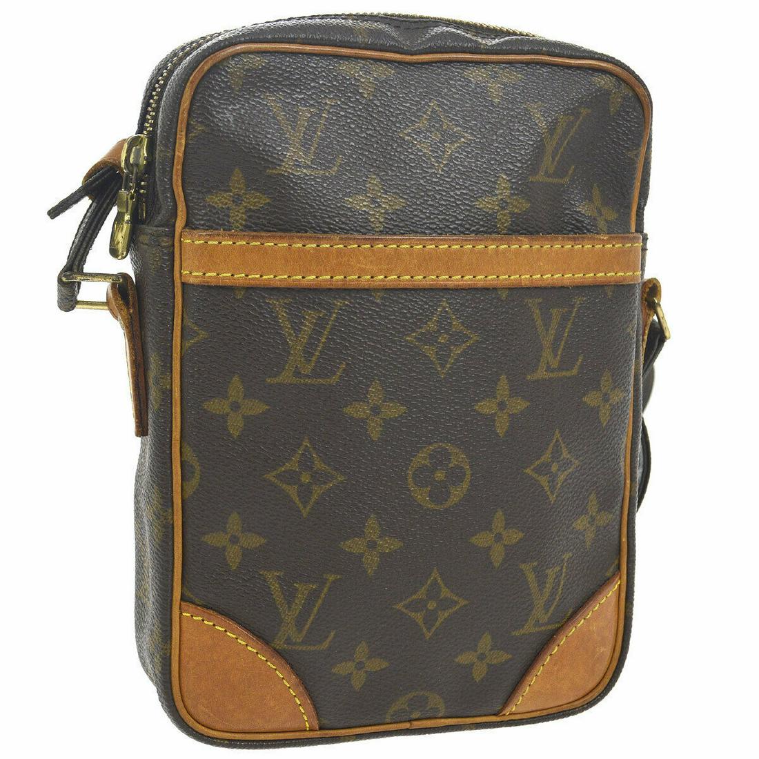 Authentic LOUIS VUITTON Monogram Canvas, Leather: Brand: LOUIS VUITTON Material: Monogram Canvas, Leather Style: Messenger & Cross Body Color: Brown Size(inch): W5.9 x H8.3 x D1.6 " / Strap Drop: 17.7 - 21.3 Size(inch): W 5.9 x H 8.3 x D 1.6 "Strap D