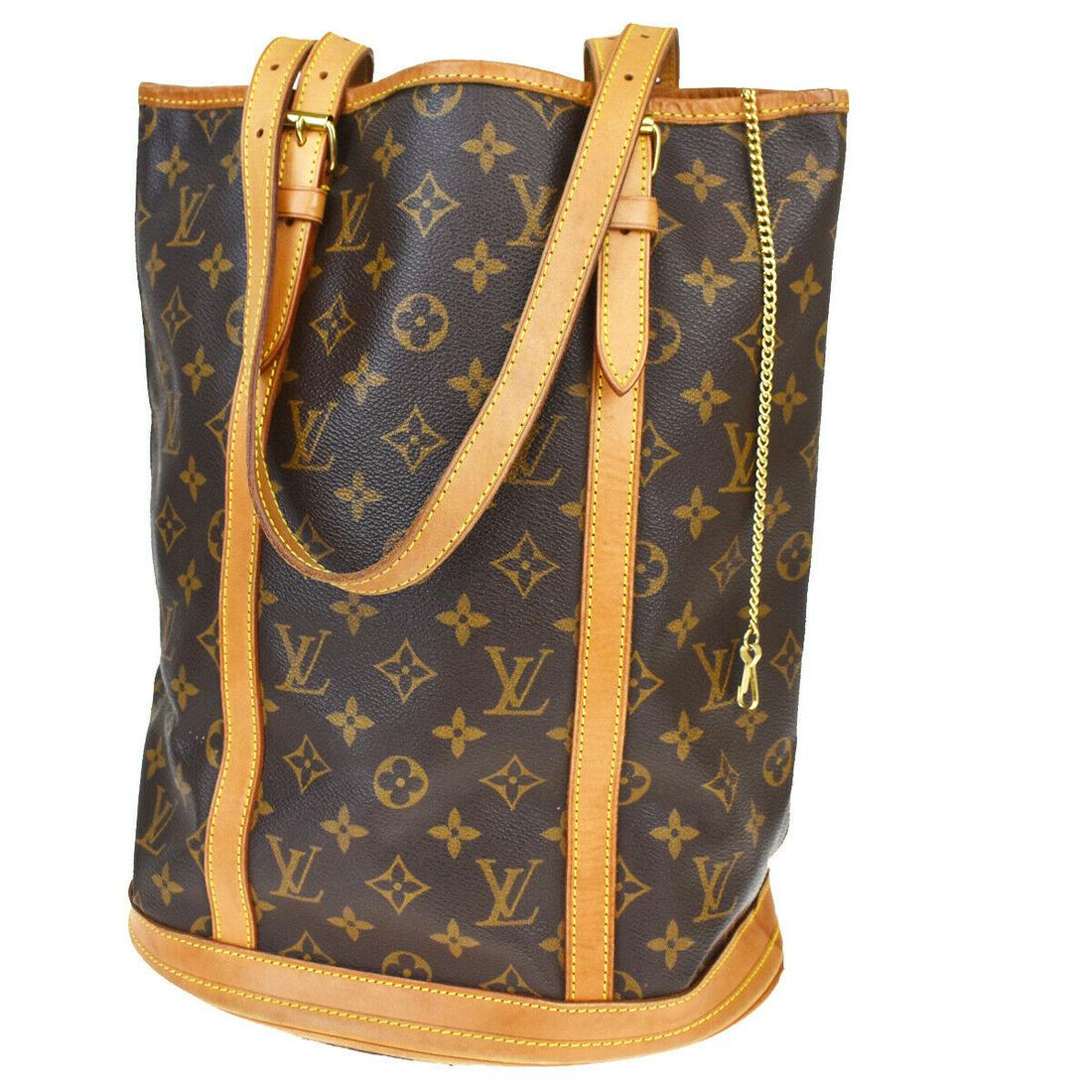 Authentic LOUIS VUITTON BUCKET GM Monogram,Leather: Brand: LOUIS VUITTON Material: Monogram,Leather Style: Shoulder bag Color: Brown Size(inch): W 10.6 x H 13.8 x D 7.9 "(approx.) Country of Origin: France Come with: - All Bidhaus items come with a 100
