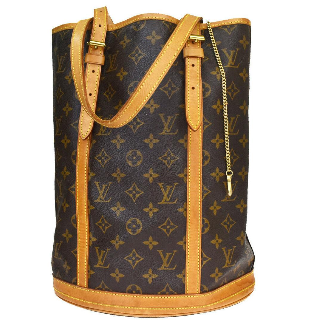 Authentic LOUIS VUITTON BUCKET GM Monogram,Leather: Brand: LOUIS VUITTON Material: Monogram,Leather Style: Shoulder bag Color: Brown Size(inch): W 10.6 x H 13.8 x D 7.9 "(approx.) Country of Origin: France Come with: - All Bidhaus items come with a 100