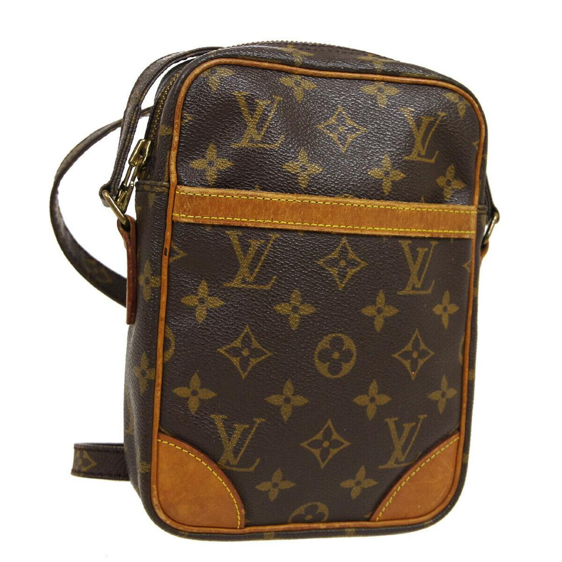 Authentic LOUIS VUITTON Monogram Canvas, Leather: Brand: LOUIS VUITTON Material: Monogram Canvas, Leather Style: Crossbody Color: Brown Size(inch): W5.9 x H8.3 x D1.8 " Size(inch): W 5.9 x H 8.3 x D 1.8 "Strap Drop. 17.7 - 22.0 " Country of Origin: F