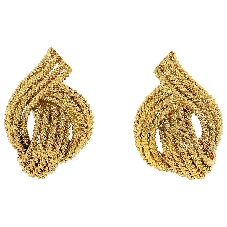 Authentic David Webb 18 Karat Yellow Gold Woven Clip-On: Excellent condition these David Webb 18K yellow gold earrings are of a perfect style that can suit any day to night outfit. Just over 0.5 inch long you can wear them to the office or to the party. Cra
