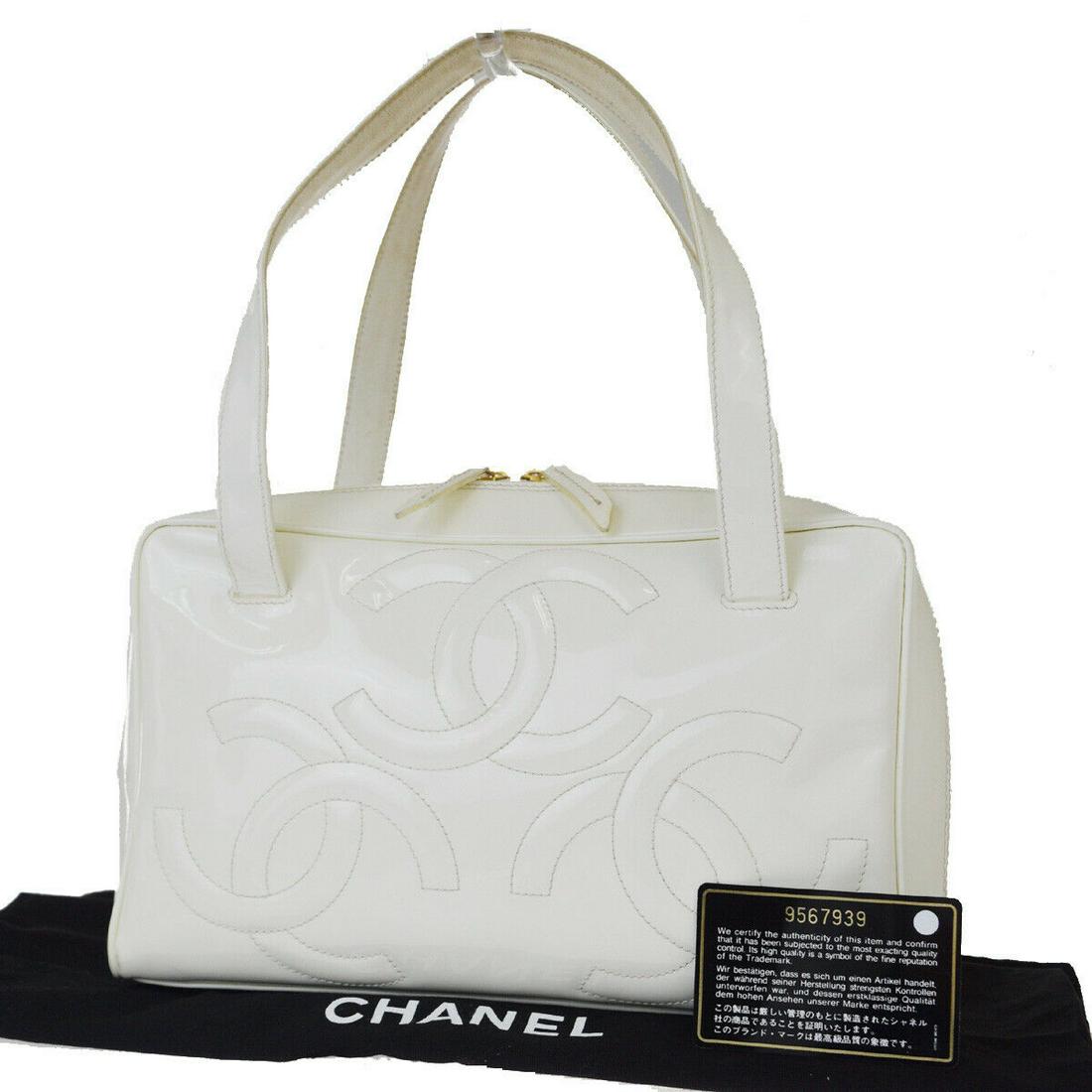 Authentic CHANEL VINTAGE Patent Leather Shoulder Bag: Brand: CHANEL Material: Patent Leather Style: Shoulder Bag Color: White Size(inch): W 11 x H 6.7 x D 3.1 "(approx.) Country of Origin: Italy Come with: Authenticity seal,Authenticity Card,Dust bag All