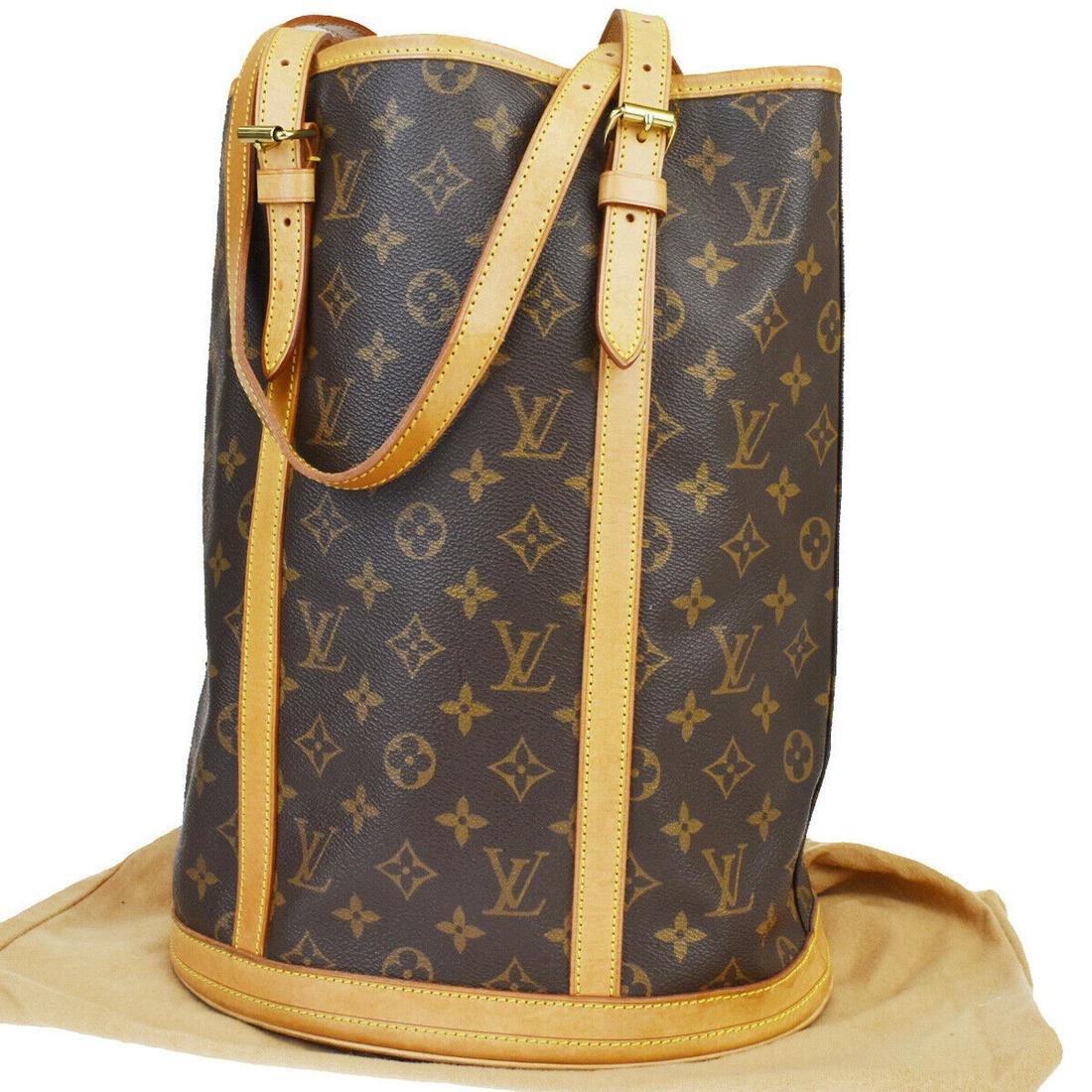 Authentic LOUIS VUITTON BUCKET GM Monogram,Leather: Brand: LOUIS VUITTON Material: Monogram,Leather Style: Shoulder bag Color: Brown Size(inch): W 10.6 x H 13.8 x D 7.9 "(approx.) Country of Origin: France Come with: - All Bidhaus items come with a 100