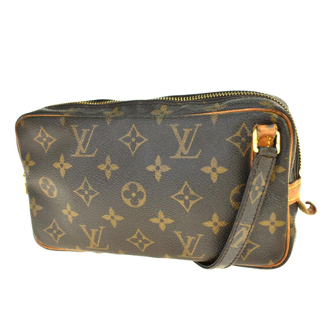 Authentic LOUIS VUITTON Messenger & Cross Body: Brand: LOUIS VUITTON Model: Messenger & Cross Body Country of Origin: France Material: Monogram Leather Color: Browns Size (Inch): W 8.3 X H 4.7 X D 1.6" Size (CM): W 21 X H 12 X D 4 Cm All Bidhaus it