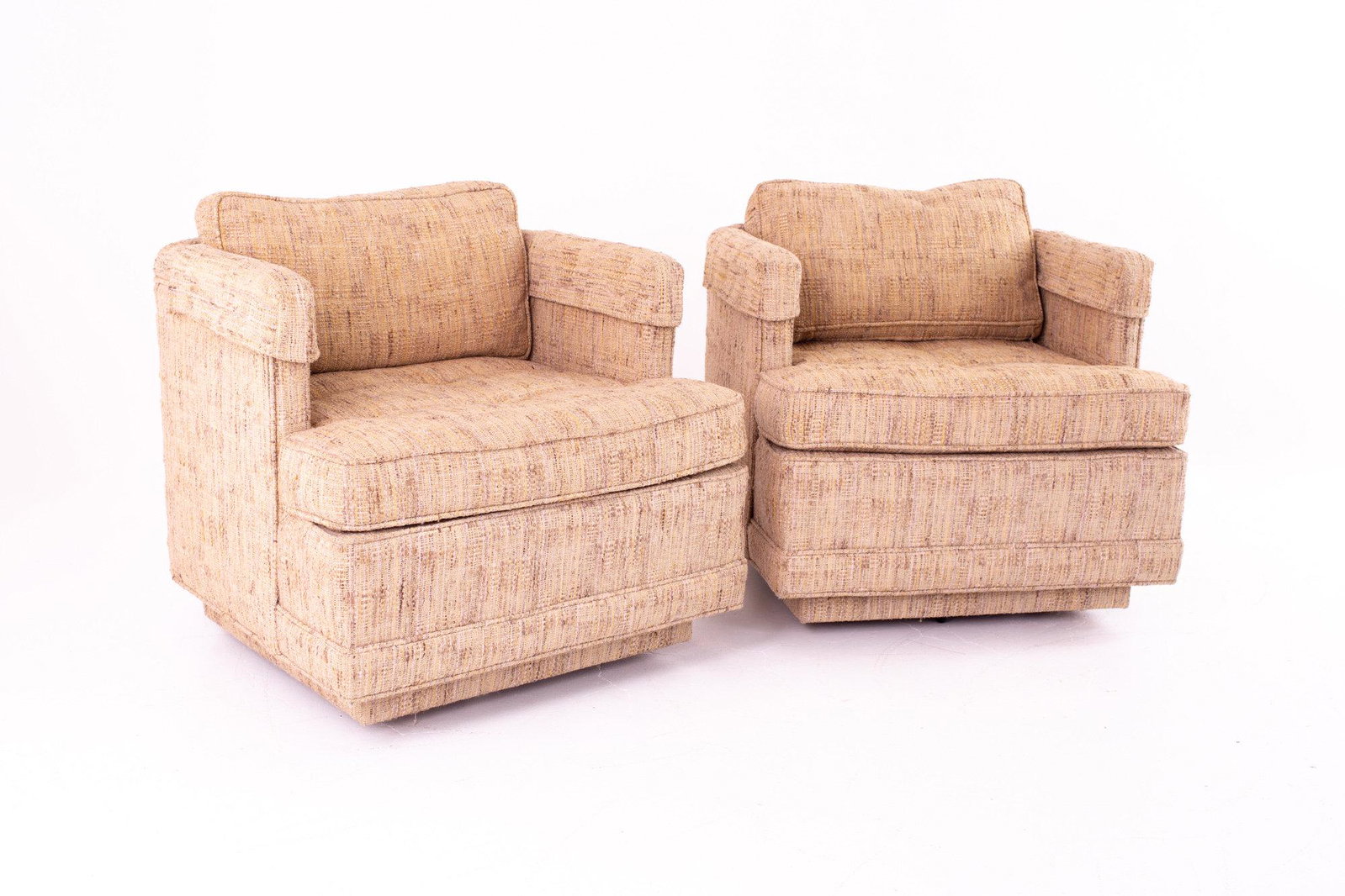 Richard Honquest for Henredon Mid Century Upholstered: Richard Honquest for Henredon Mid Century Upholstered Rolling Lounge Chairs - Pair Each chair measures: 28.5 wide x 31 deep x 25.5 high See Terms & Conditions or contact us for shipping rates. It is y