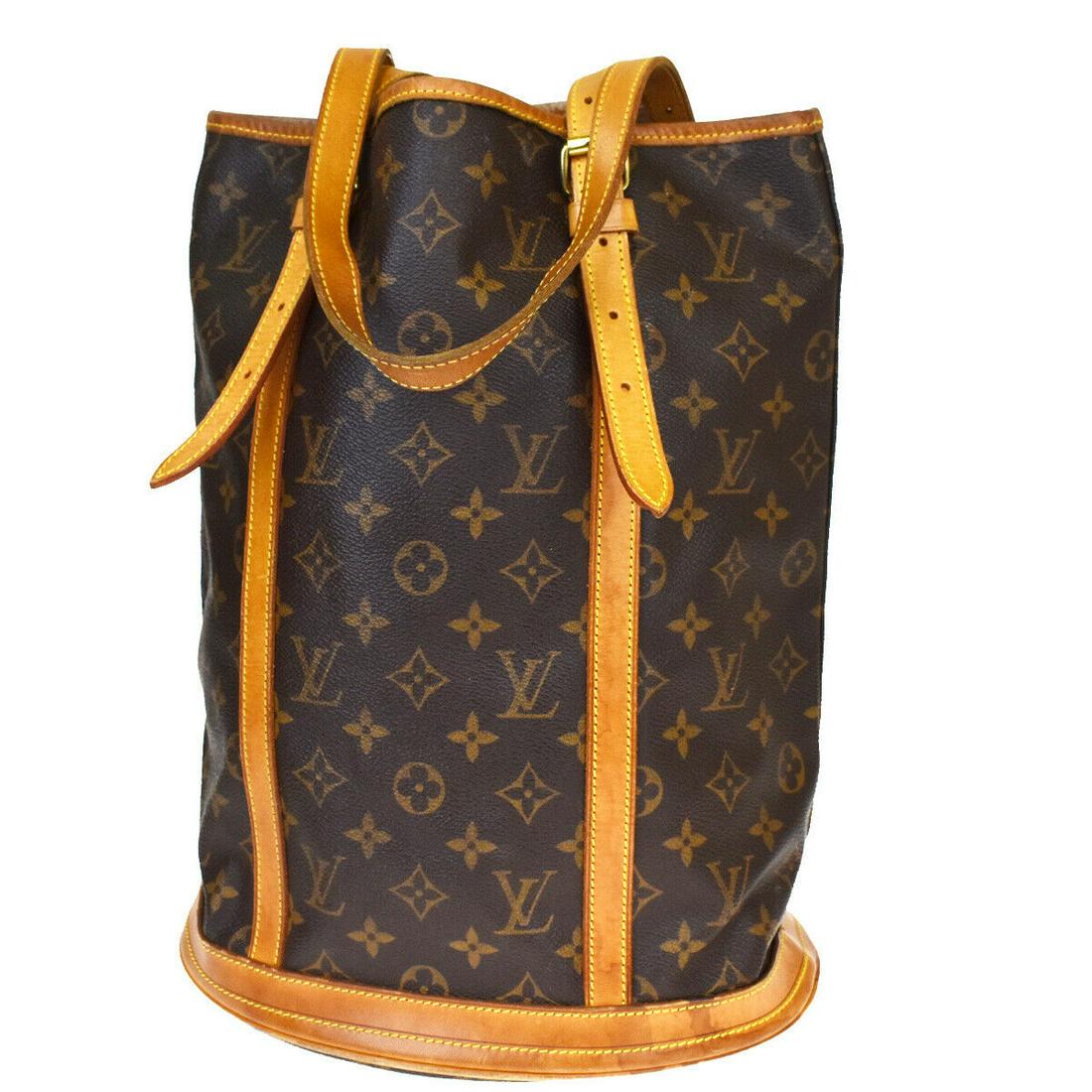 Authentic LOUIS VUITTON Shoulder Bag: Brand: LOUIS VUITTON Model: Shoulder Bag Country of Origin: Material: Monogram Leather Color: Brown Size (Inch): W 10.6 X H 13.8 X D 7.9 " Size (CM): W 27 X H 35 X D 20 Cm All Bidhaus items come with 