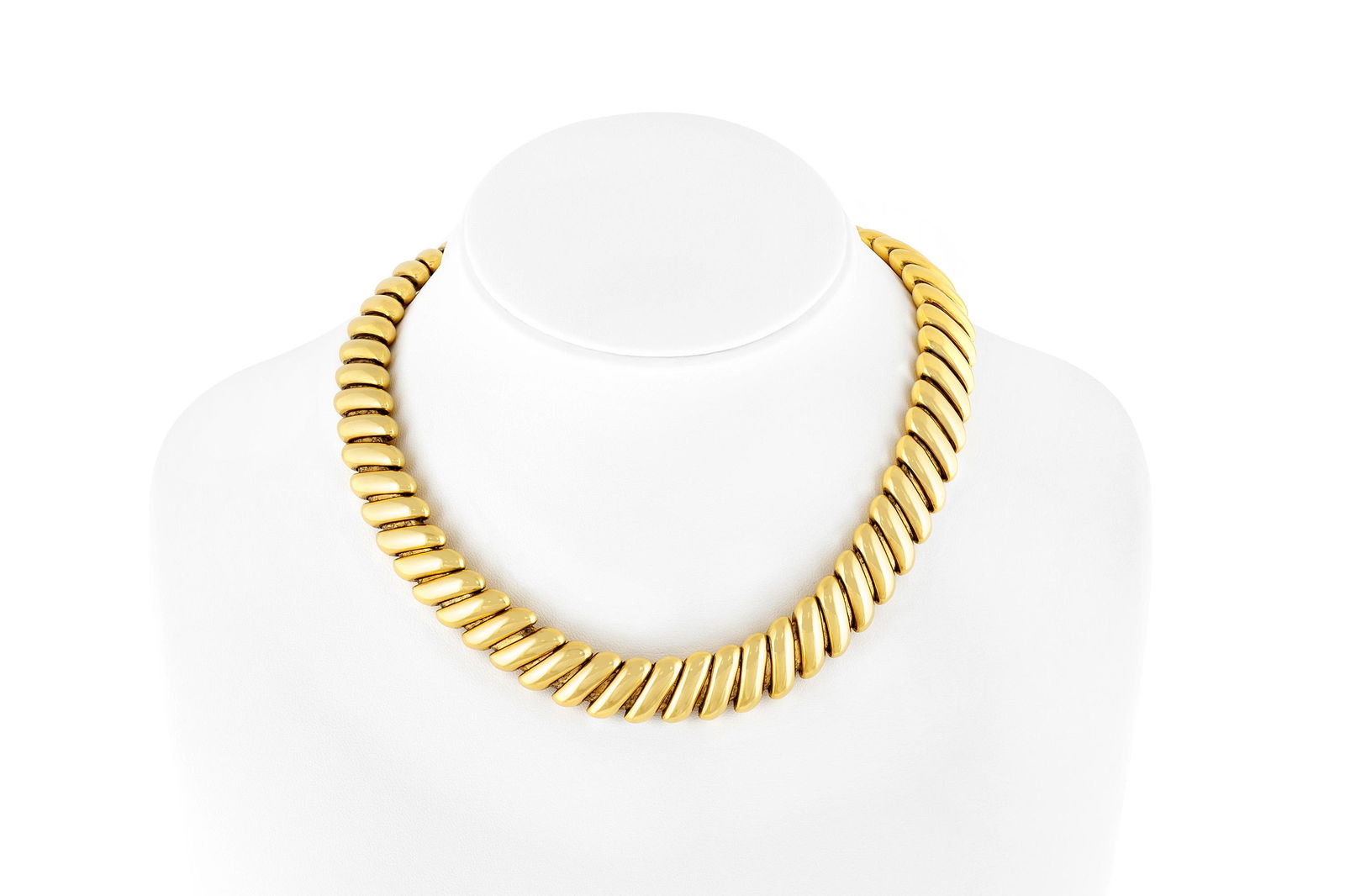 Authentic Van Cleef & Arpels Gold Necklace: Vintage gold necklace finely crafted in 18k yellow gold. Signed and numbered by Van Cleef & Arpels. All Bidhaus items come with a 100% money-back authenticity guarantee. ALL SALES ARE FINAL. Please re