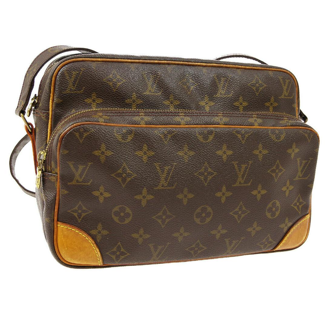 Authentic LOUIS VUITTON Monogram Messenger & Cross: Brand: LOUIS VUITTON Model: Monogram Messenger & Cross Body Country of Origin: France Material: Leather Color: Brown Size (Inch): W 10.6 x H 8.3 x D 4.7 " Strap Drop. 17.3 - 20.9 " Size (CM): W 27.0 x